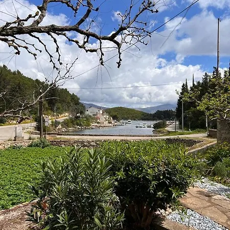 Bay *